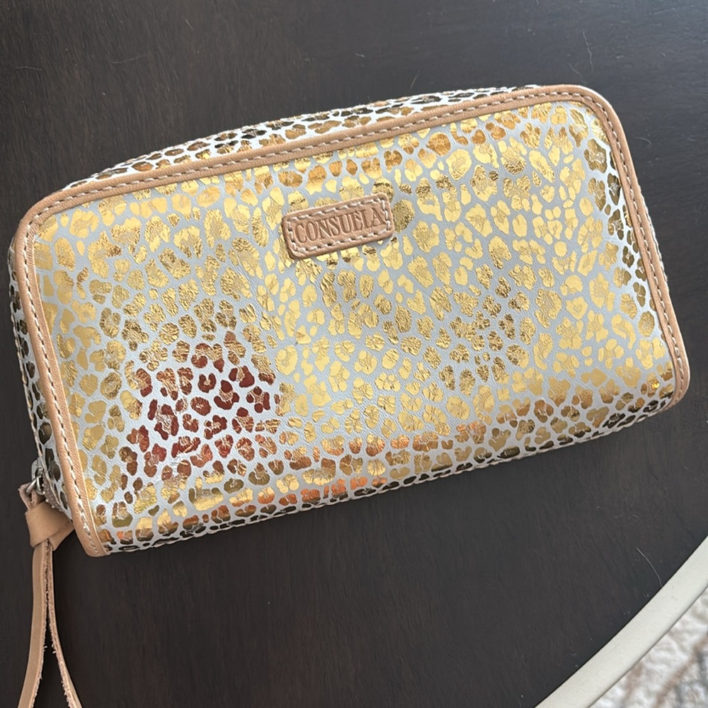 Consuela Wallet